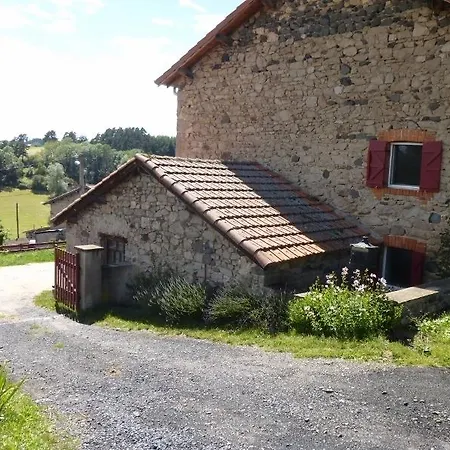 Au Nid D'hirondelles