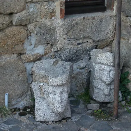 Au Nid D'hirondelles