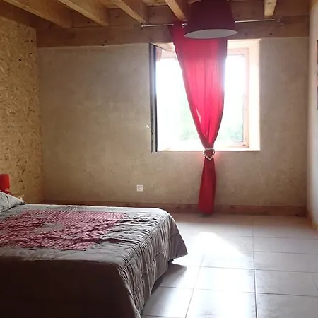 Au Nid D'hirondelles