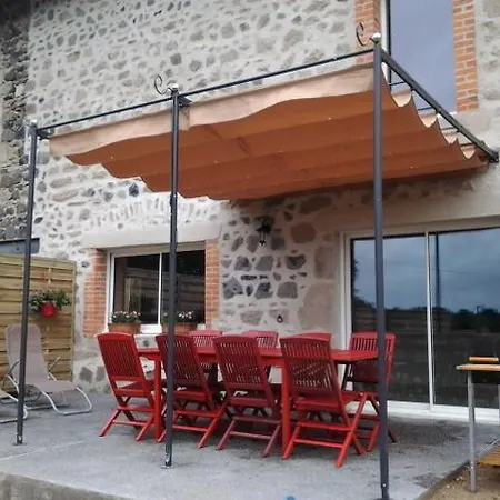 Au Nid D'hirondelles